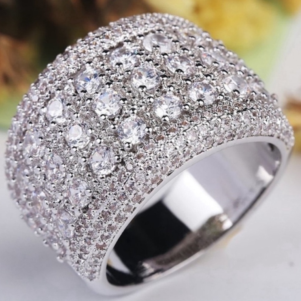 NEW WIDE 925 STERLING SILVER DIAMOND RING, CUTE RING, SHINY RING.